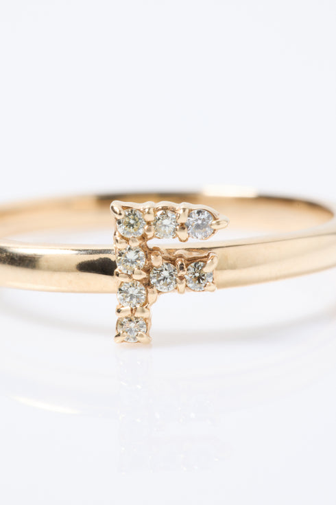 K18イエローゴールド イニシャルリング 0.06ct(8~14号)