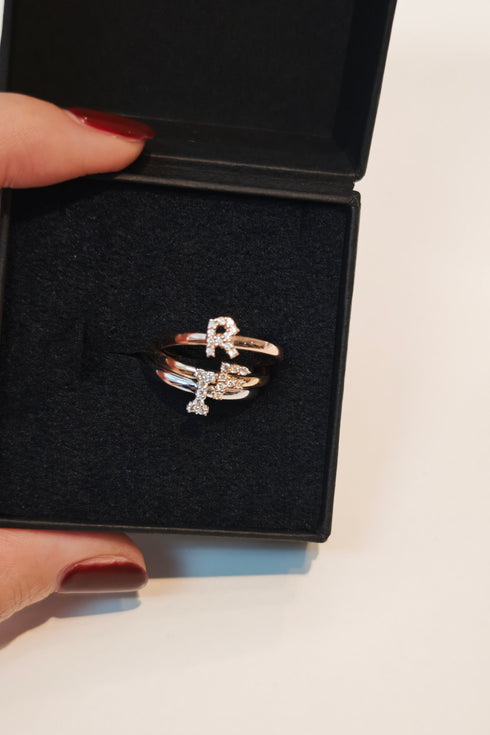 プラチナム イニシャルリング 0.06ct(8~14号)